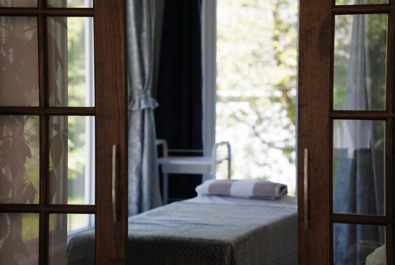 By The River B&B Fredericton Bagian luar foto